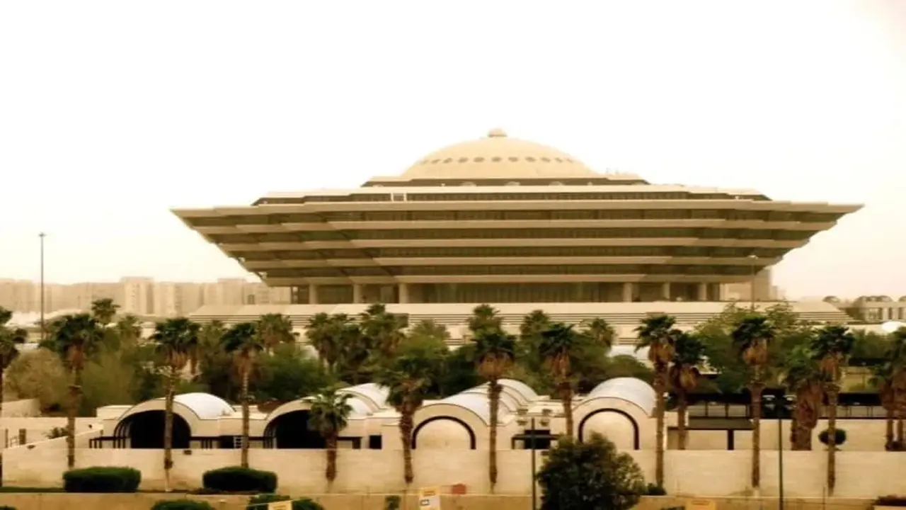 تنفيذ حكم القتل تعزيرًا بحق مقيم يمني أدين بجرائم اغتصاب وابتزاز في مكة